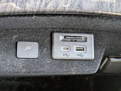 Certified 2022 Cadillac Escalade Premium Luxury image 31