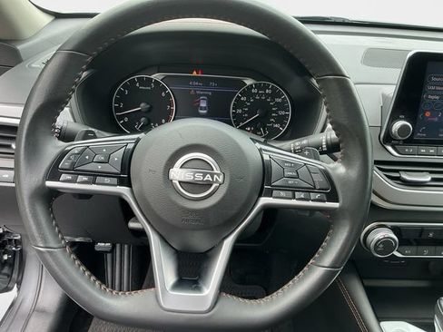 Used 2023 Nissan Altima 2.5 SR FWD image 14