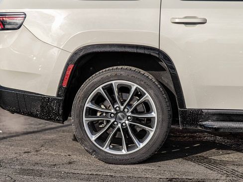 Used 2022 Jeep Wagoneer Series II w/ Premium Group I image 11