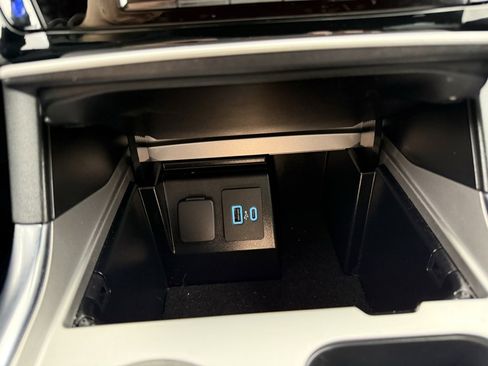 Used 2022 Ford Explorer Platinum w/ Equipment Group 601A image 33