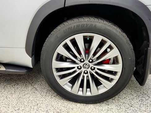 Used 2020 Toyota Highlander Platinum image 9