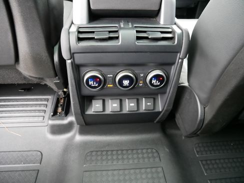 Used 2020 Land Rover Defender 110 SE image 17