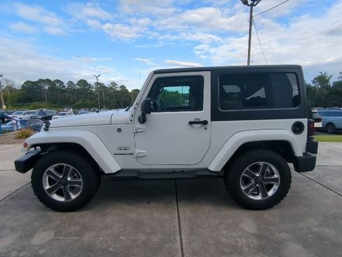 Used 2016 Jeep Wrangler Sahara w/ Connectivity Group AWD/4WD image 4