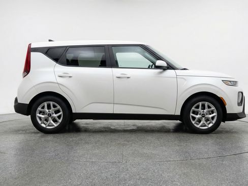 Used 2025 Kia Soul LX w/ LX Technology Package image 11