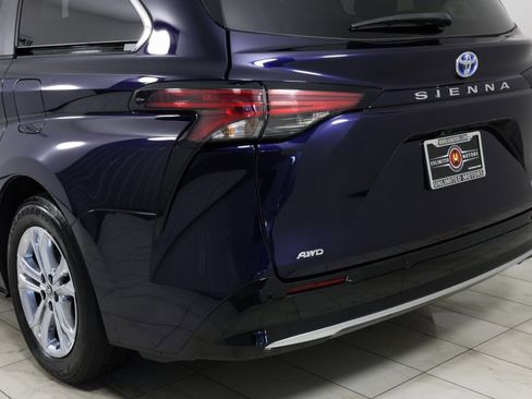 Used 2021 Toyota Sienna Platinum image 50