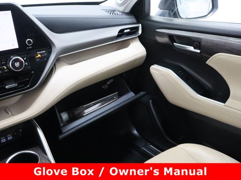 Used 2023 Toyota Highlander Limited image 24