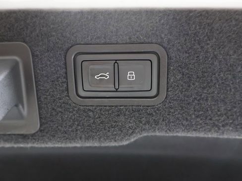 Used 2019 Audi A8 L 3.0T image 17