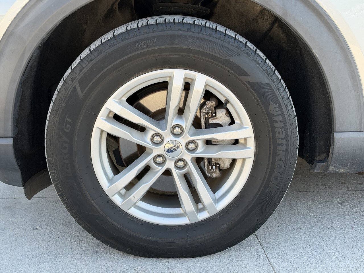 Used 2020 Ford Explorer XLT AWD/4WD image 37