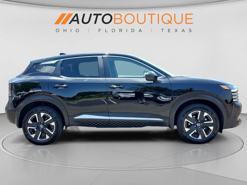 Used 2025 Nissan Kicks SV AWD/4WD image 6