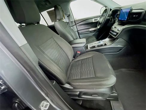 Used 2021 Ford Explorer XLT image 31