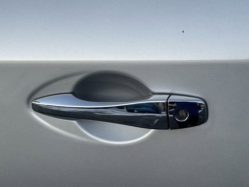 Used 2020 Nissan Pathfinder S image 11