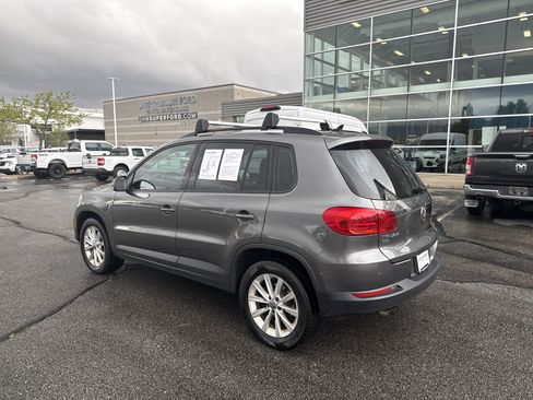Used 2018 Volkswagen Tiguan Limited w/ Premium Package AWD/4WD image 3