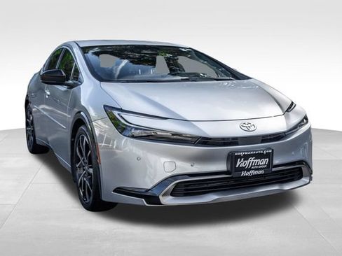 Used 2023 Toyota Prius Prime FWD image 2