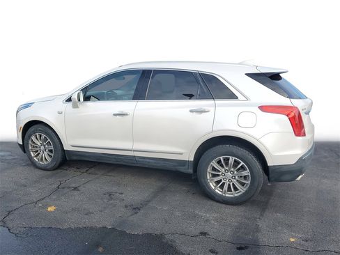 Used 2018 Cadillac XT5 Luxury w/ Driver Awareness Package image 5