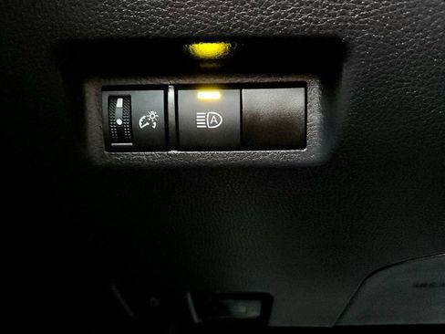 Used 2025 Toyota RAV4 LE AWD/4WD image 32