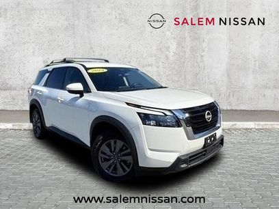 Used 2024 Nissan Pathfinder SV