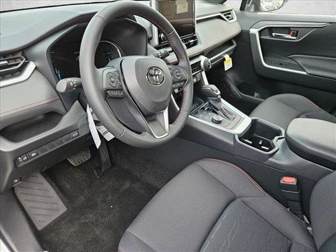 New 2025 Toyota RAV4 SE image 3