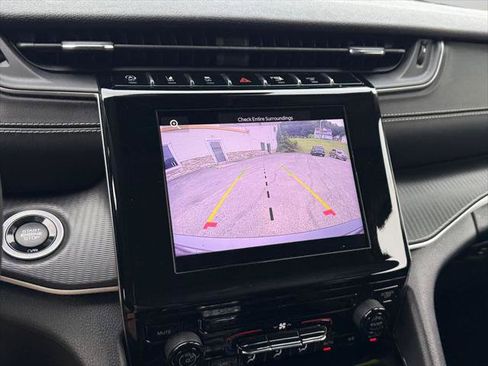Certified 2023 Jeep Grand Cherokee Laredo AWD/4WD image 16