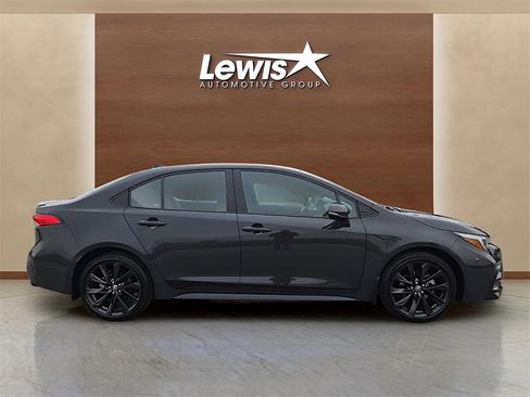 Used 2024 Toyota Corolla SE image 5