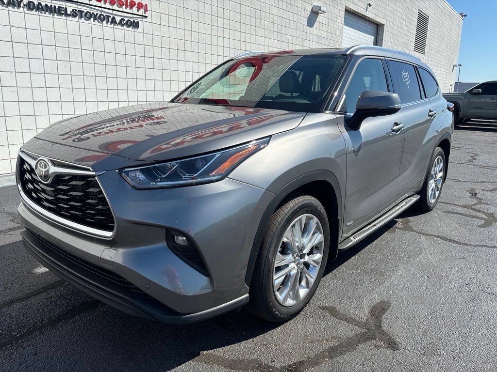 Used 2026 Toyota Highlander Limited AWD/4WD image 1