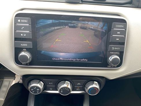 Used 2021 Nissan Versa SV FWD image 37