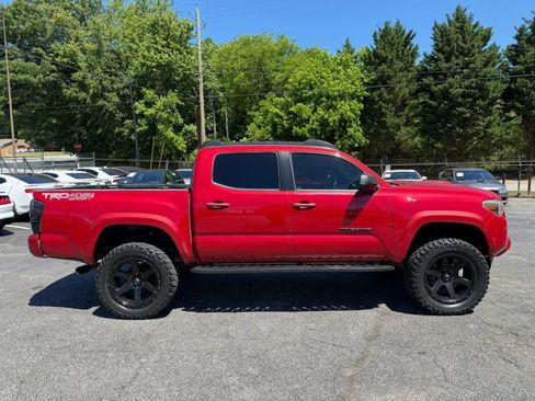 Used 2017 Toyota Tacoma TRD Sport w/ Tow Package (A/T) AWD/4WD image 3