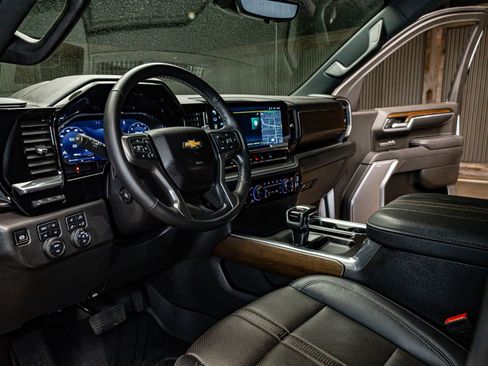 Used 2025 Chevrolet Silverado 1500 High Country w/ High Country Premium Package image 17