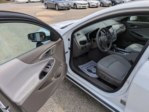 Used 2021 Chevrolet Malibu LT FWD image 20