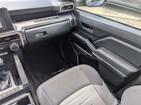 Used 2025 Toyota Tacoma TRD Sport AWD/4WD image 17