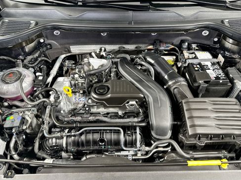 Certified 2025 Volkswagen Taos SE image 25