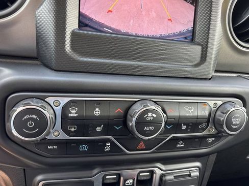 Used 2023 Jeep Wrangler Unlimited w/ Cold Weather Group AWD/4WD image 32