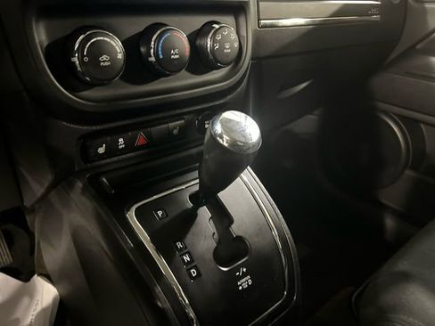 Used 2014 Jeep Patriot Latitude w/ Sun/Sound Group image 17