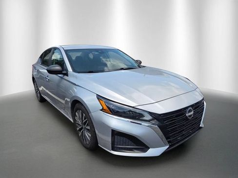 Used 2024 Nissan Altima 2.5 SV FWD image 5