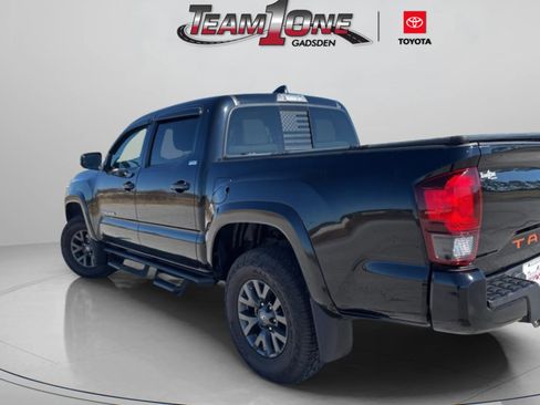 Used 2022 Toyota Tacoma SR5 w/ Technology Package image 8