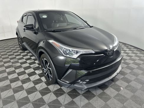 Used 2019 Toyota C-HR Limited FWD image 2