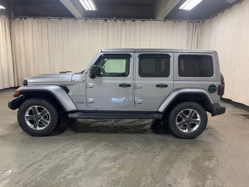 Used 2018 Jeep Wrangler Unlimited Sahara image 9