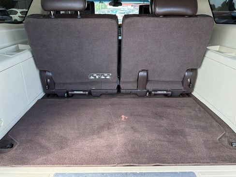 Used 2013 Cadillac Escalade ESV Platinum AWD/4WD image 18
