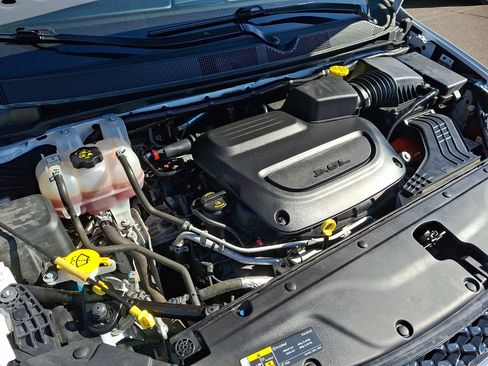 Used 2024 Chrysler Pacifica Limited FWD image 33