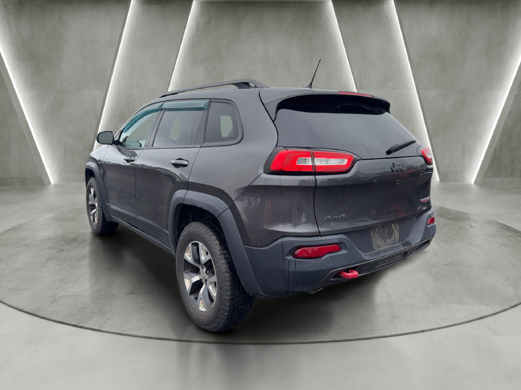 Used 2015 Jeep Cherokee Trailhawk w/ Cold Weather Group AWD/4WD image 5