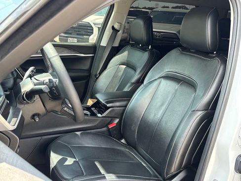 Used 2023 Jeep Grand Cherokee L Limited w/ Luxury Tech Group II AWD/4WD image 7