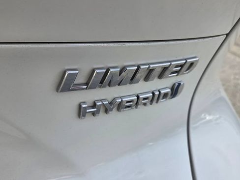Used 2022 Toyota Venza Limited AWD/4WD image 12