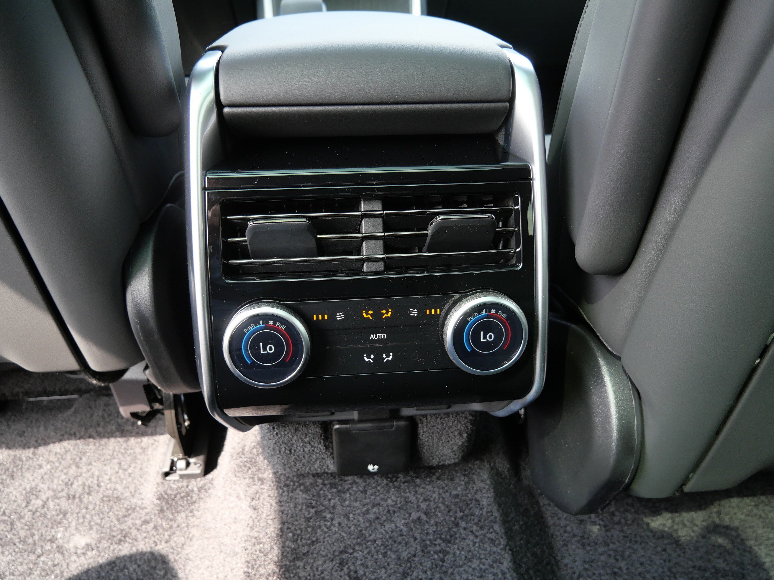 New 2026 Land Rover Range Rover SE AWD/4WD image 8