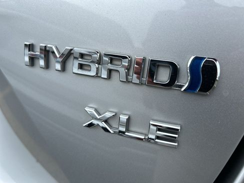 Used 2019 Toyota Prius XLE AWD/4WD image 7