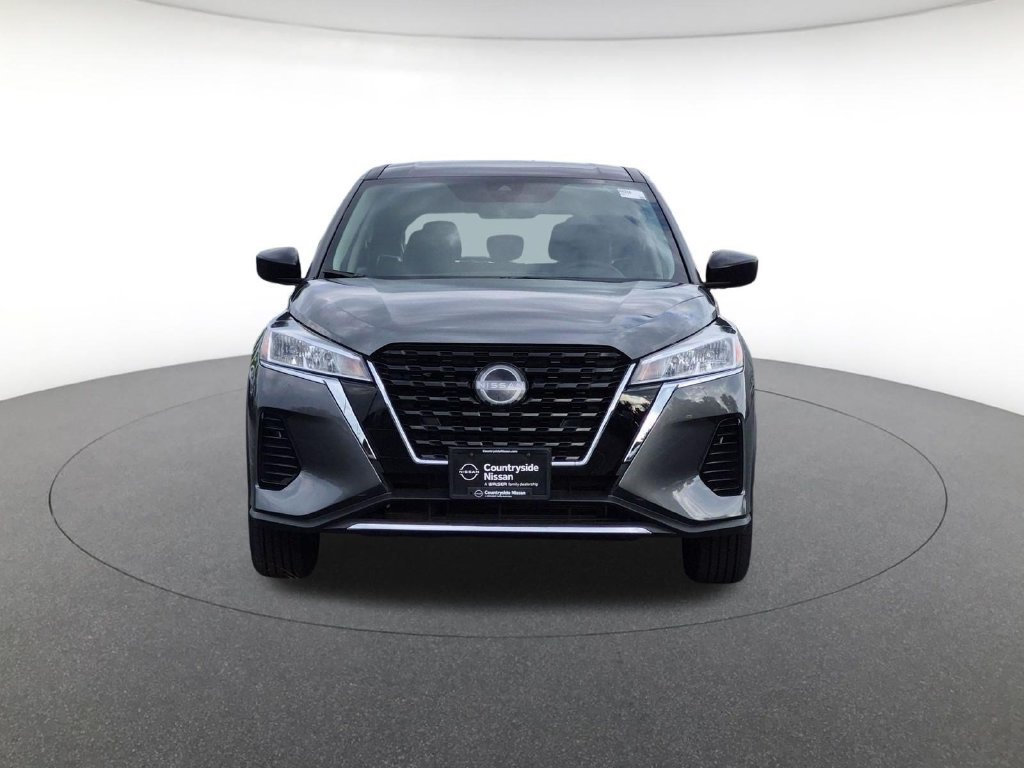 Used 2025 Nissan Kicks Play S FWD image 2