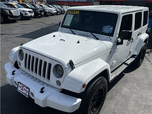 Used 2016 Jeep Wrangler Unlimited Sahara w/ Max Tow Package image 11