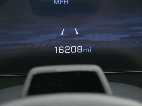 Used 2024 Chevrolet Traverse RS AWD/4WD image 25