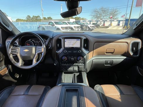 Used 2021 Chevrolet Silverado 1500 High Country w/ Technology Package image 37
