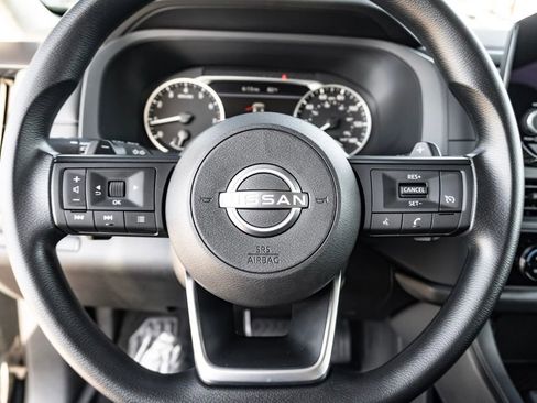 Used 2025 Nissan Pathfinder S FWD image 17