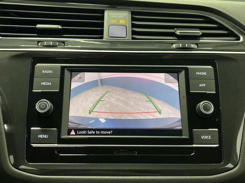 Used 2020 Volkswagen Tiguan S image 8