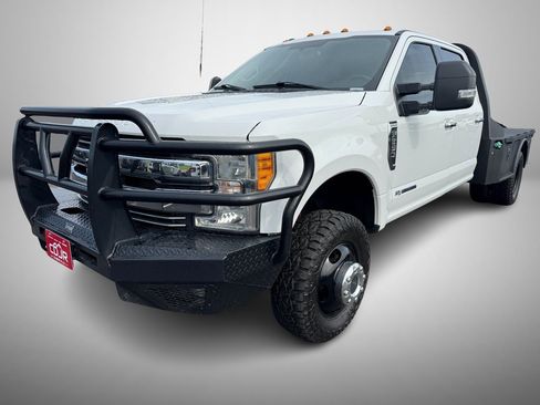 Used 2017 Ford F350 Lariat w/ Chrome Package image 2